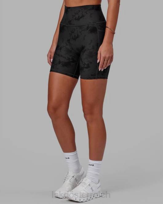 Z8RH580 LSKD Frauen Mittellange Fusion-Shorts – schwarzes Batikmuster Bekleidung