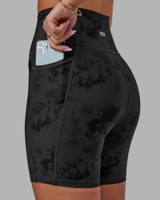 Z8RH580 LSKD Frauen Mittellange Fusion-Shorts – schwarzes Batikmuster Bekleidung