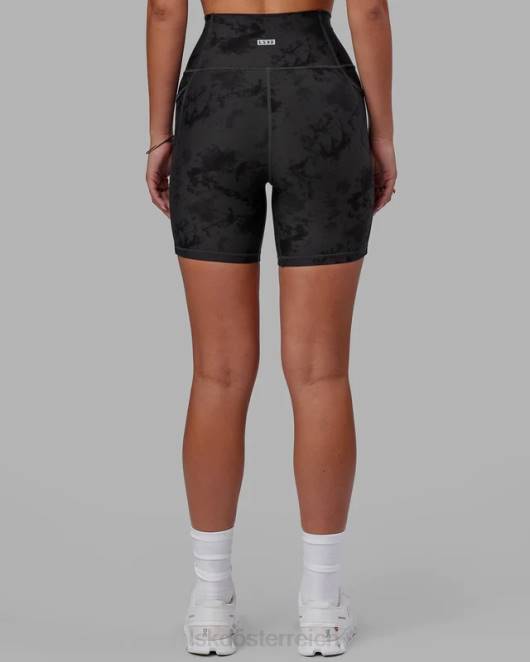 Z8RH580 LSKD Frauen Mittellange Fusion-Shorts – schwarzes Batikmuster Bekleidung