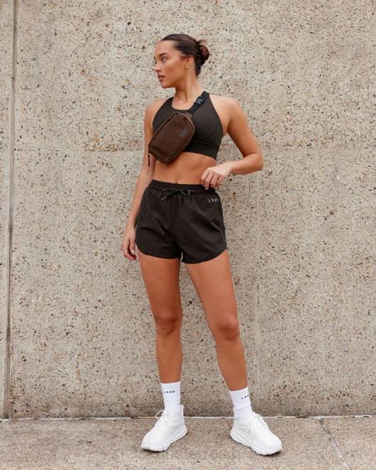 Z8RH772 LSKD Frauen Dynamic Run Short – dunkles Walnussholz Bekleidung